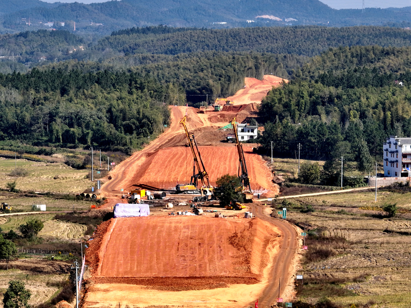 【名媒聚焦】宣城日報:攻堅克難鋪坦途--宣涇高速建設(shè)側(cè)記